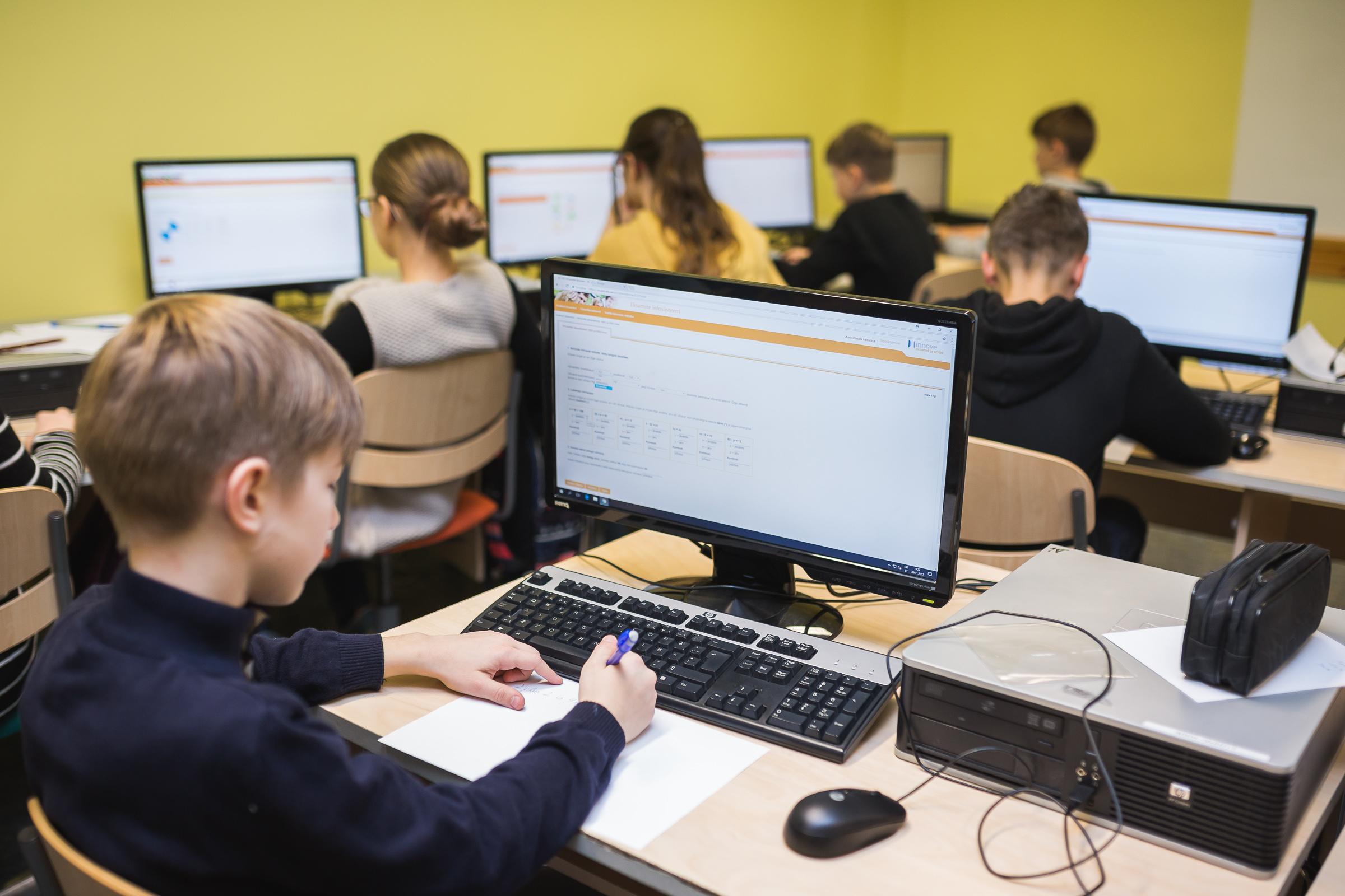 Laps teeb EISis tasemetööd
