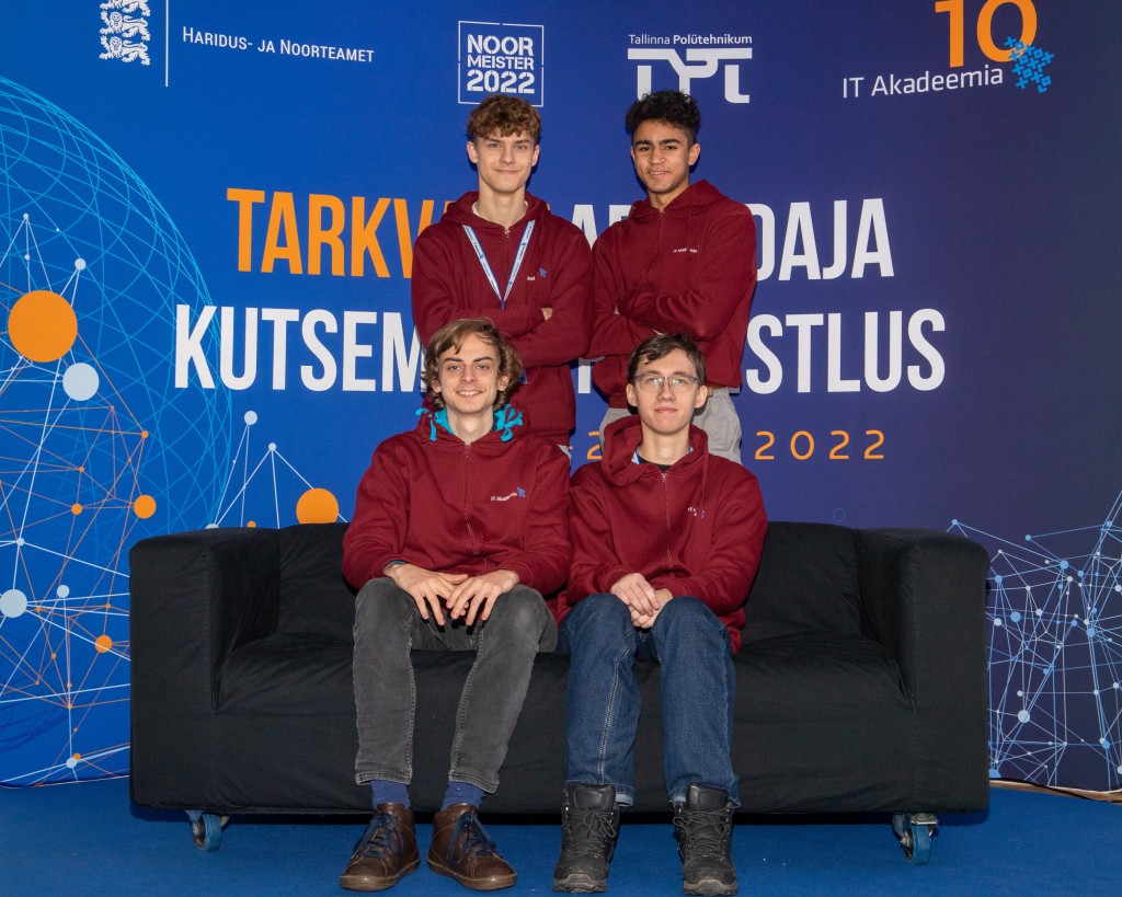 Tarkvaraarendaja kutsemeistrivõistluse võitjatiim (autor Tallinna Polütehnikum).jpg