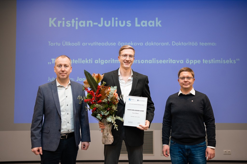 ITL-i juhatuse liige Ivo Lasn, stipendiumisaaja Kristjan-Julius Laak ja ITL-i president Juhan-Madis Pukk.jpg