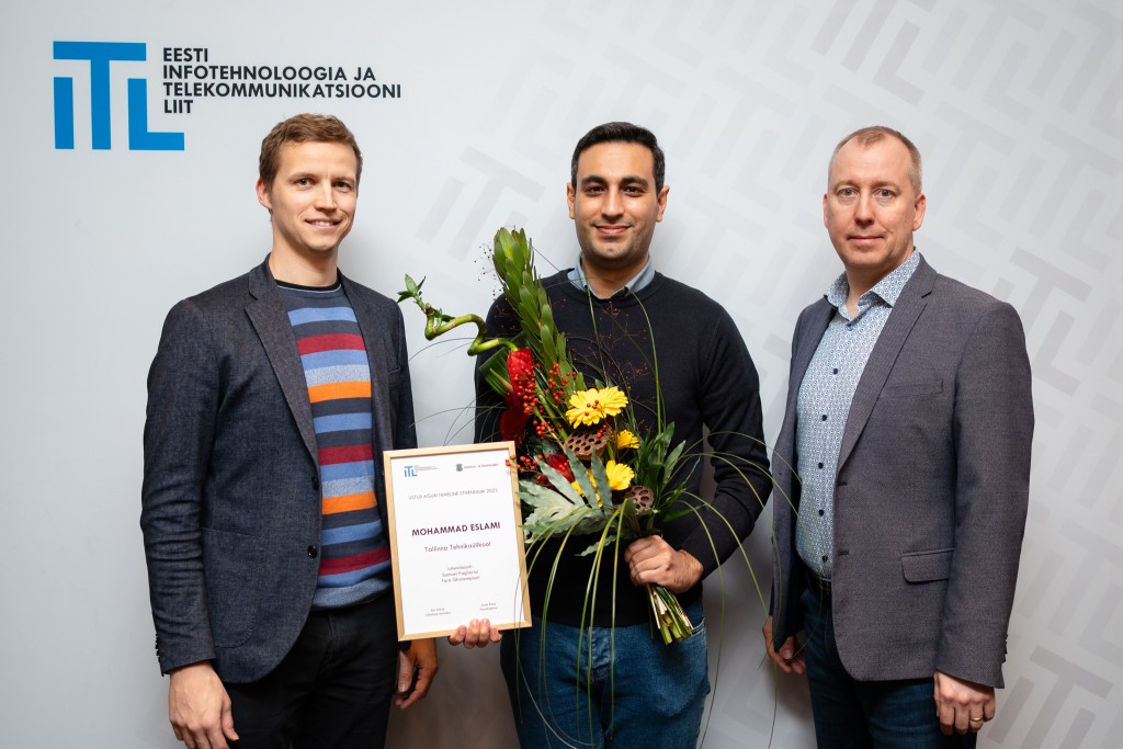 Fotol ITL-i president Ats Albre stipendiumi saaja TalTechi doktorant Mohammad Eslami ja ITL-i juhatuse liige Ivo Lasn 2023.a stipendiumi üleandmisel (foto J. J.jpg