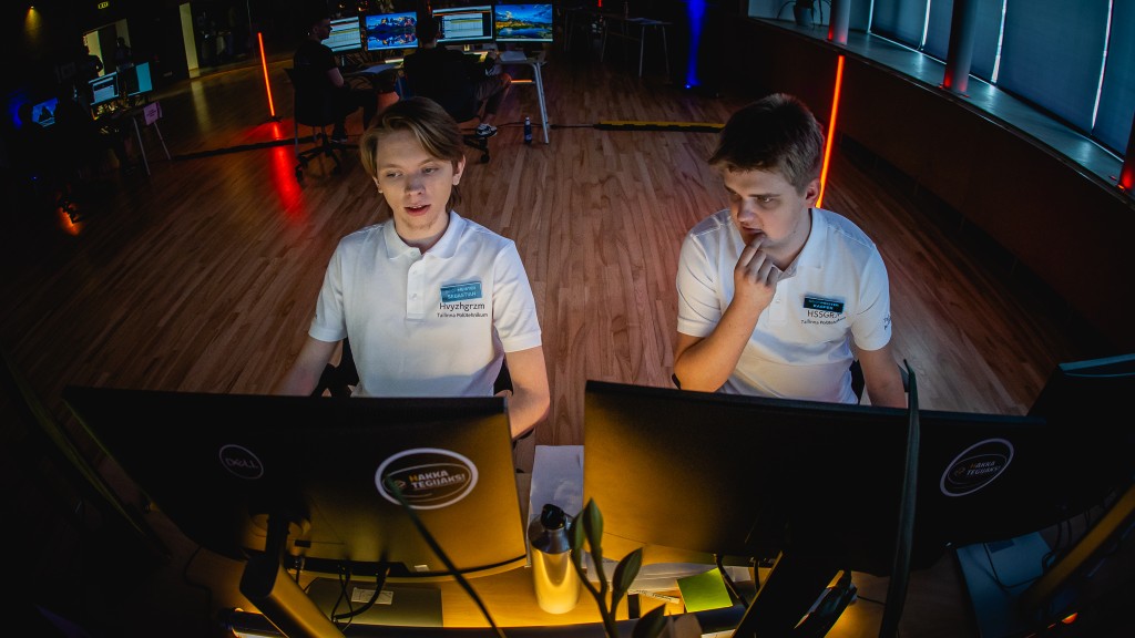 Küberkaitse võistluse võitjad Sebastian Pebsen Zachrau ja Kasper Kõhelik_Foto_Harry Tiits.jpg