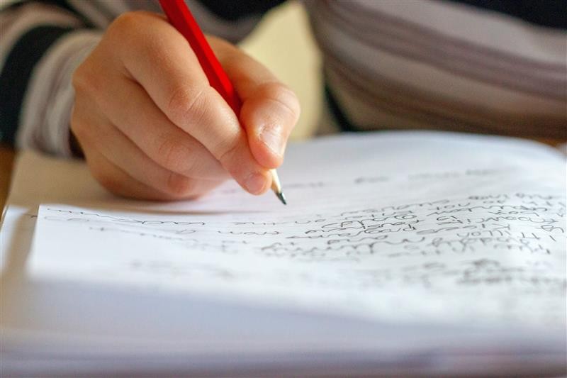 Ligi 12 000 noort sooritavad täna põhikooli eesti keele eksamit 